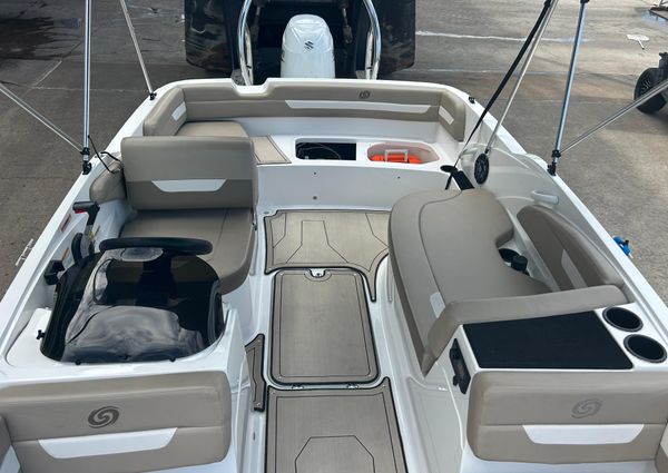 Hurricane SunDeck Sport 185 OB image