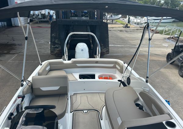 Hurricane SunDeck Sport 185 OB image