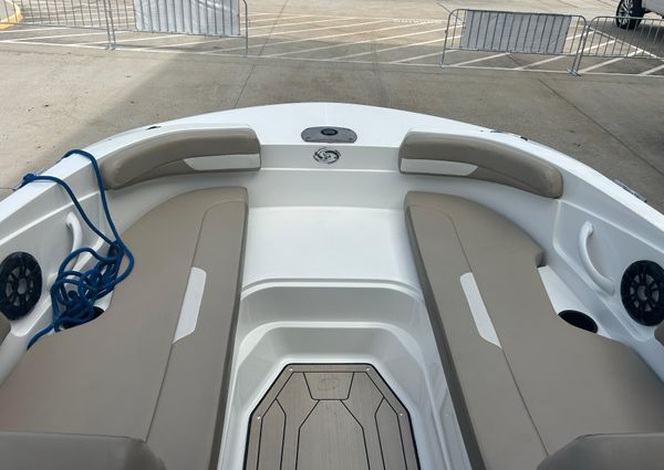 Hurricane SunDeck Sport 185 OB image