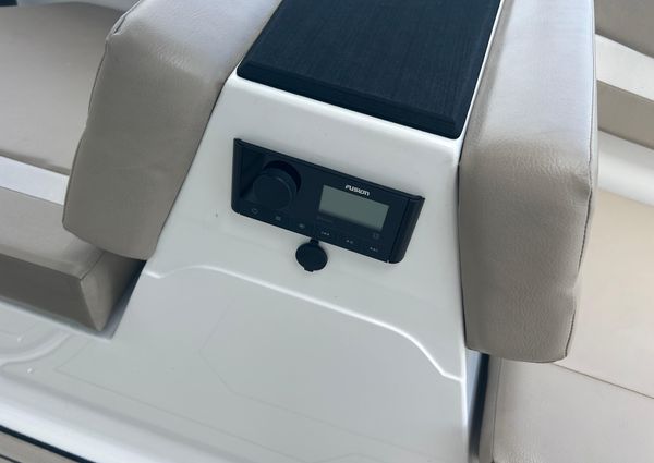 Hurricane SunDeck Sport 185 OB image