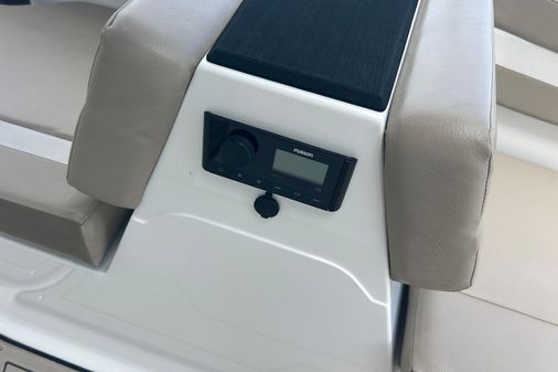 Hurricane SunDeck Sport 185 OB image