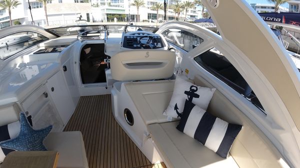 Beneteau GT35 image