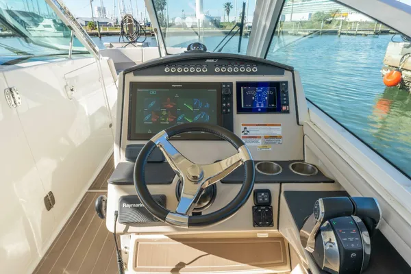 Boston-whaler 320-VANTAGE image