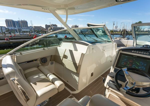 Boston Whaler 320 Vantage image