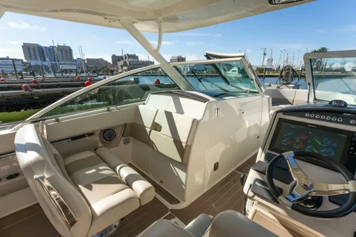 Boston Whaler 320 Vantage image