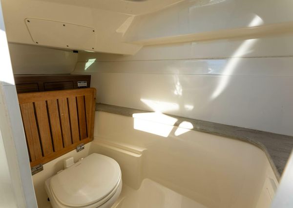 Boston Whaler 320 Vantage image