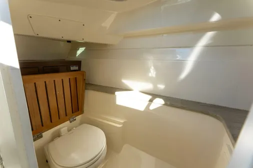 Boston Whaler 320 Vantage image