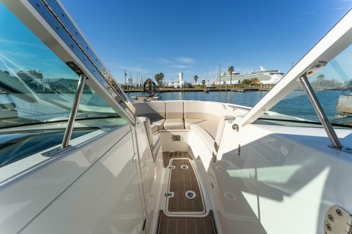 Boston Whaler 320 Vantage image