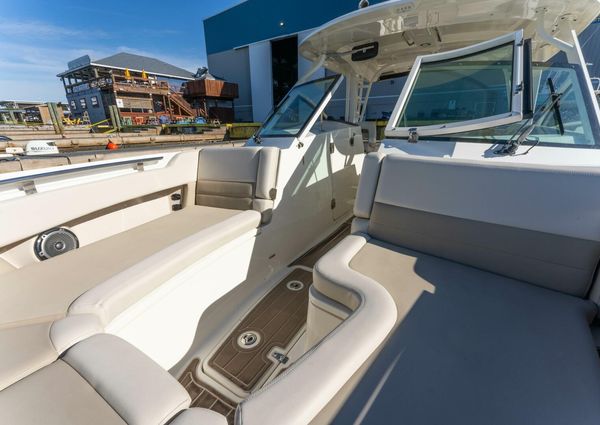 Boston Whaler 320 Vantage image
