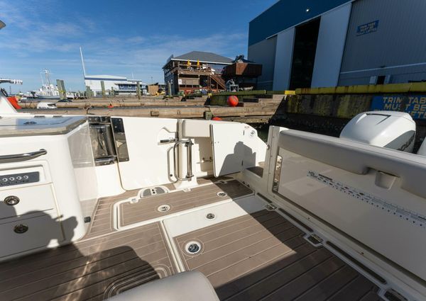 Boston Whaler 320 Vantage image