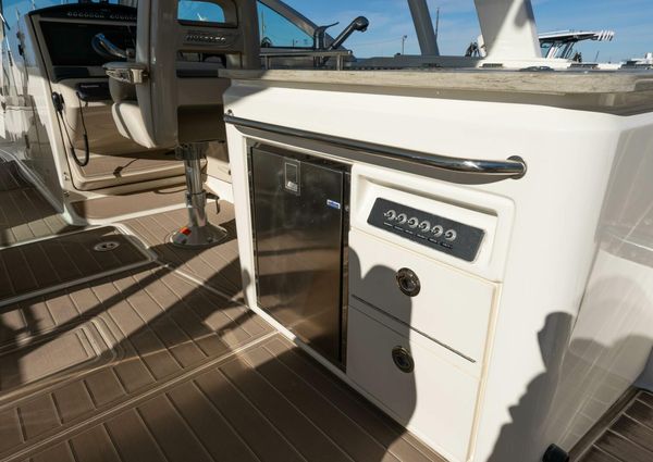 Boston Whaler 320 Vantage image