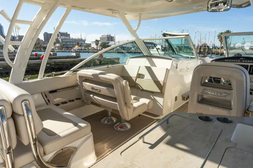 Boston Whaler 320 Vantage image