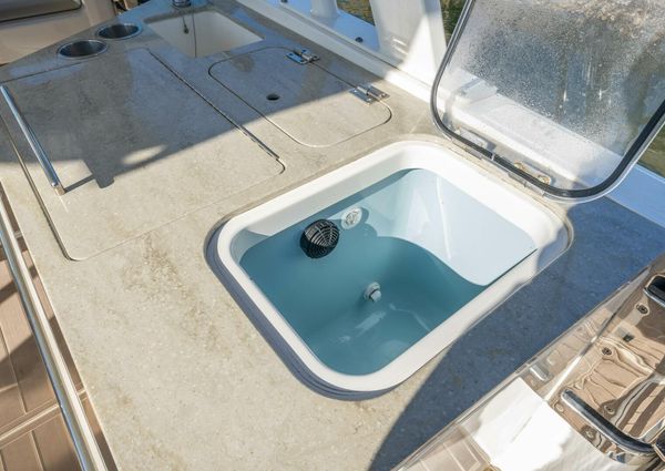 Boston Whaler 320 Vantage image