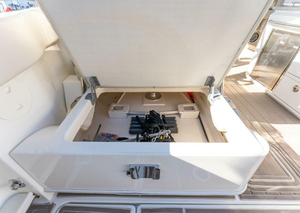 Boston Whaler 320 Vantage image