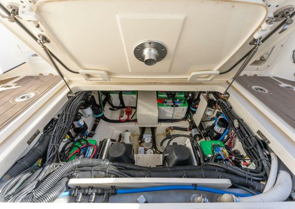 Boston Whaler 320 Vantage image