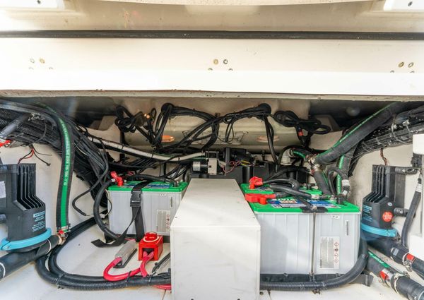 Boston Whaler 320 Vantage image