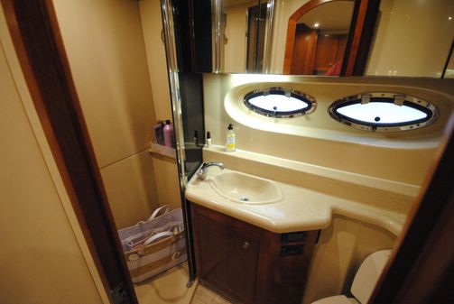 Cruisers Yachts 415 Express Motoryacht image