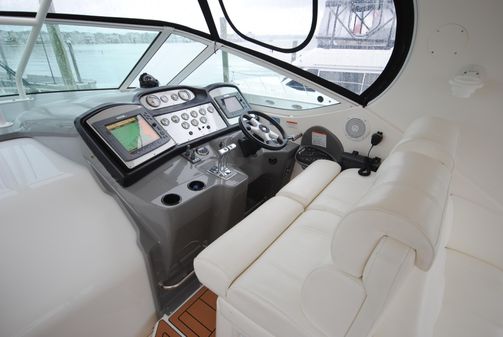 Cruisers Yachts 415 Express Motoryacht image