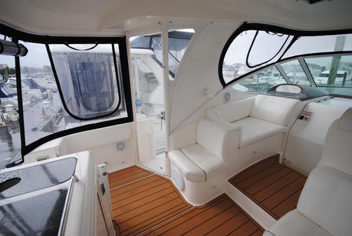 Cruisers Yachts 415 Express Motoryacht image