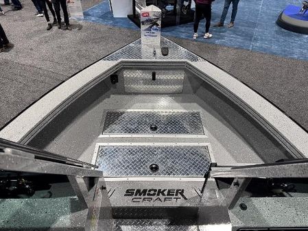 Smoker-craft PHANTOM image