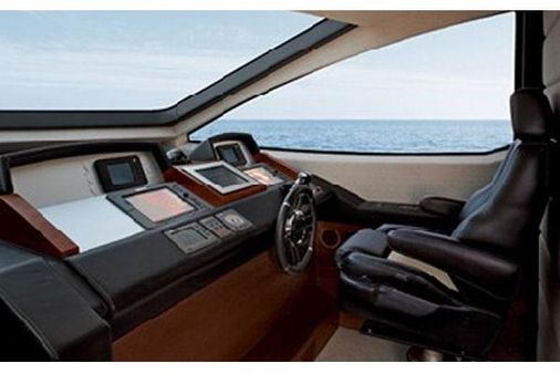 Azimut 85 image