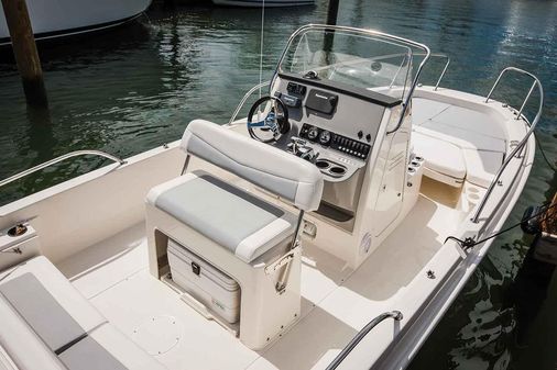 Boston Whaler 210 Dauntless image