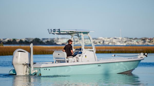 Everglades 243 Center Console 