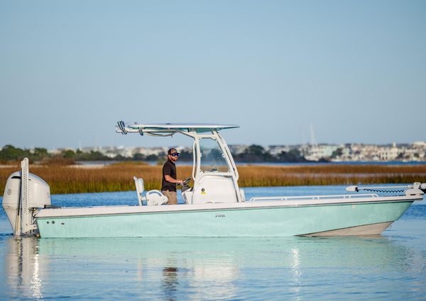 Everglades 243 Center Console image