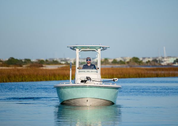 Everglades 243 Center Console image