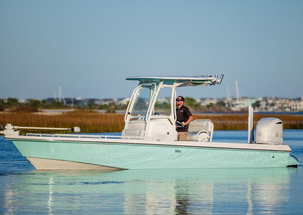 Everglades 243 Center Console image