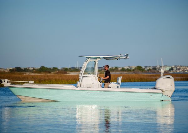 Everglades 243 Center Console image