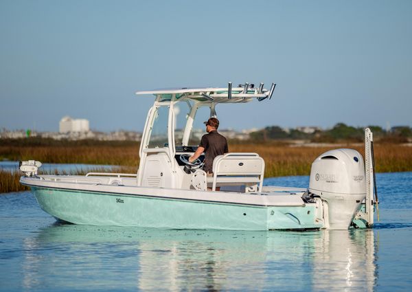 Everglades 243 Center Console image