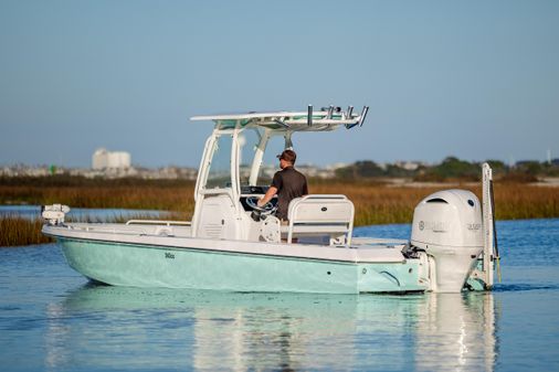 Everglades 243 Center Console image