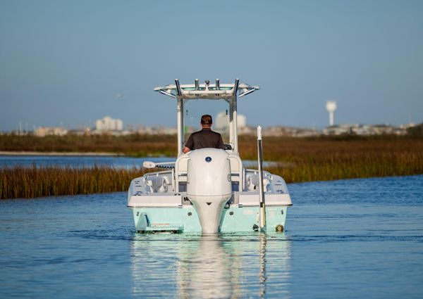 Everglades 243 Center Console image