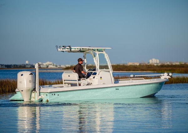 Everglades 243 Center Console image