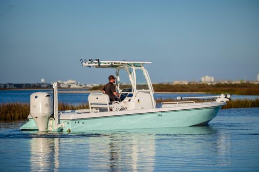 Everglades 243 Center Console image