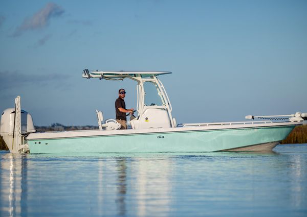 Everglades 243 Center Console image