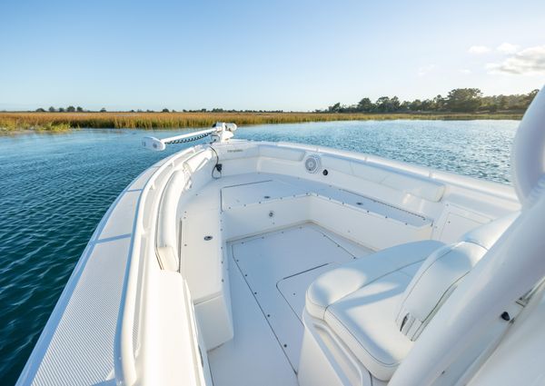 Everglades 243 Center Console image