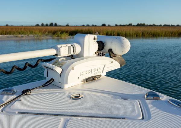 Everglades 243 Center Console image