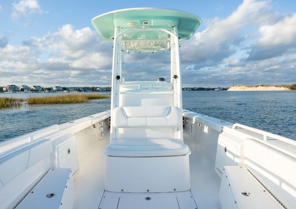 Everglades 243 Center Console image