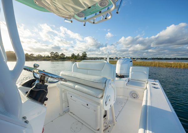 Everglades 243 Center Console image