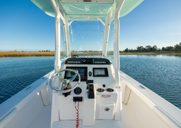 Everglades 243 Center Console image