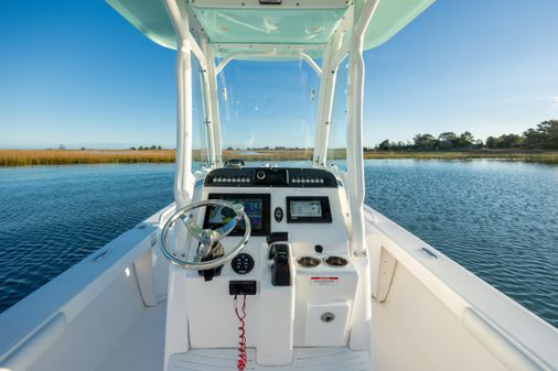 Everglades 243 Center Console image