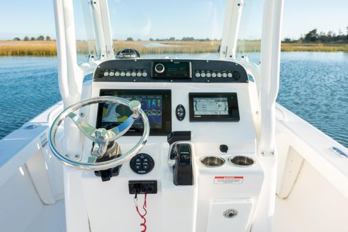 Everglades 243 Center Console image