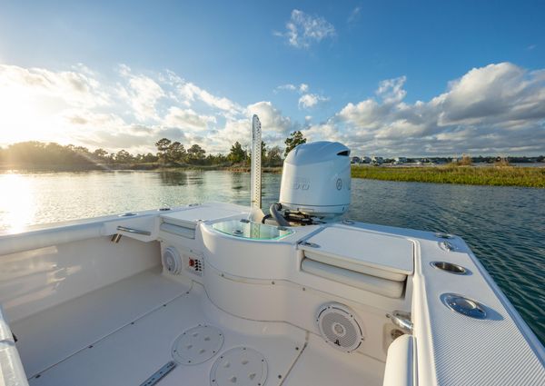 Everglades 243 Center Console image