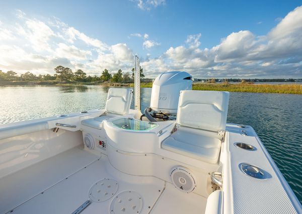 Everglades 243 Center Console image