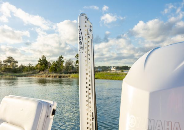 Everglades 243 Center Console image