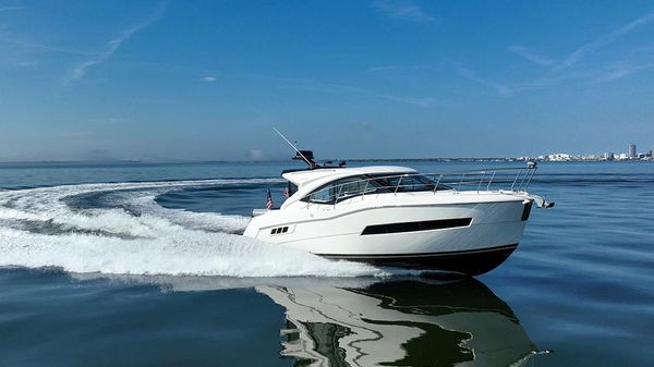 Carver C37