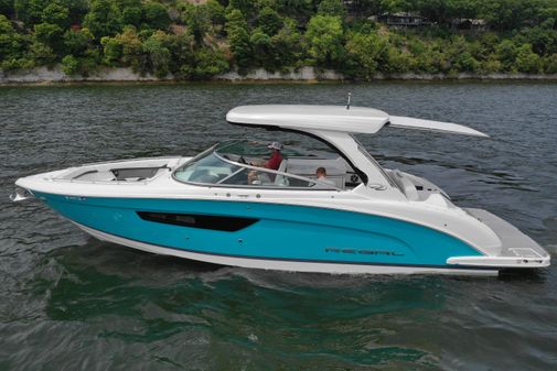 Regal 3300 Bowrider image