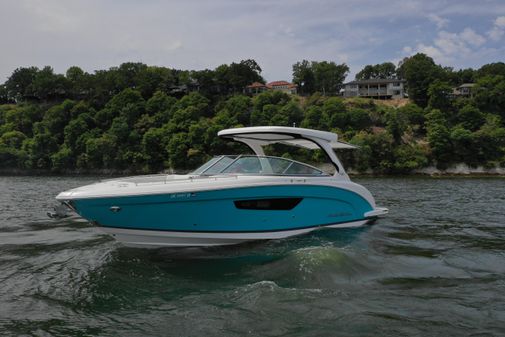 Regal 3300 Bowrider image